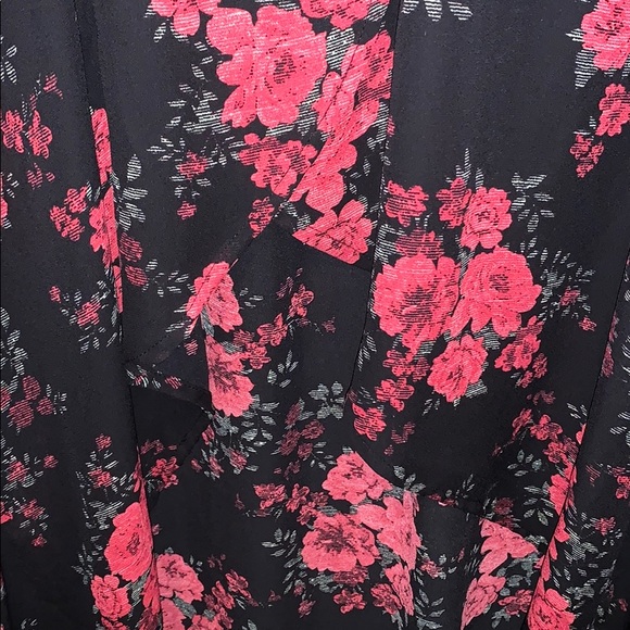 Torrid Hi-Lo Surplice top sz 3 - Picture 8 of 10